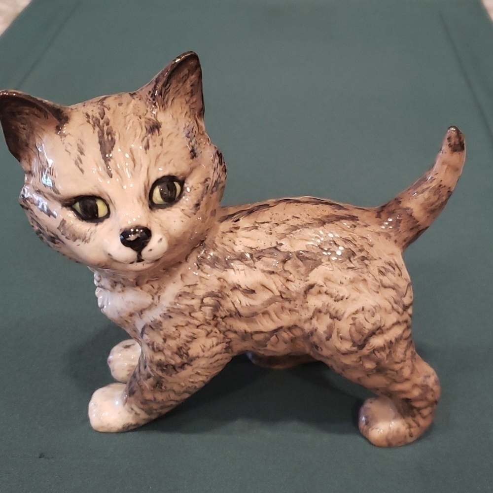 BESWICK Swiss Roll Persian Kitten Rare style.
